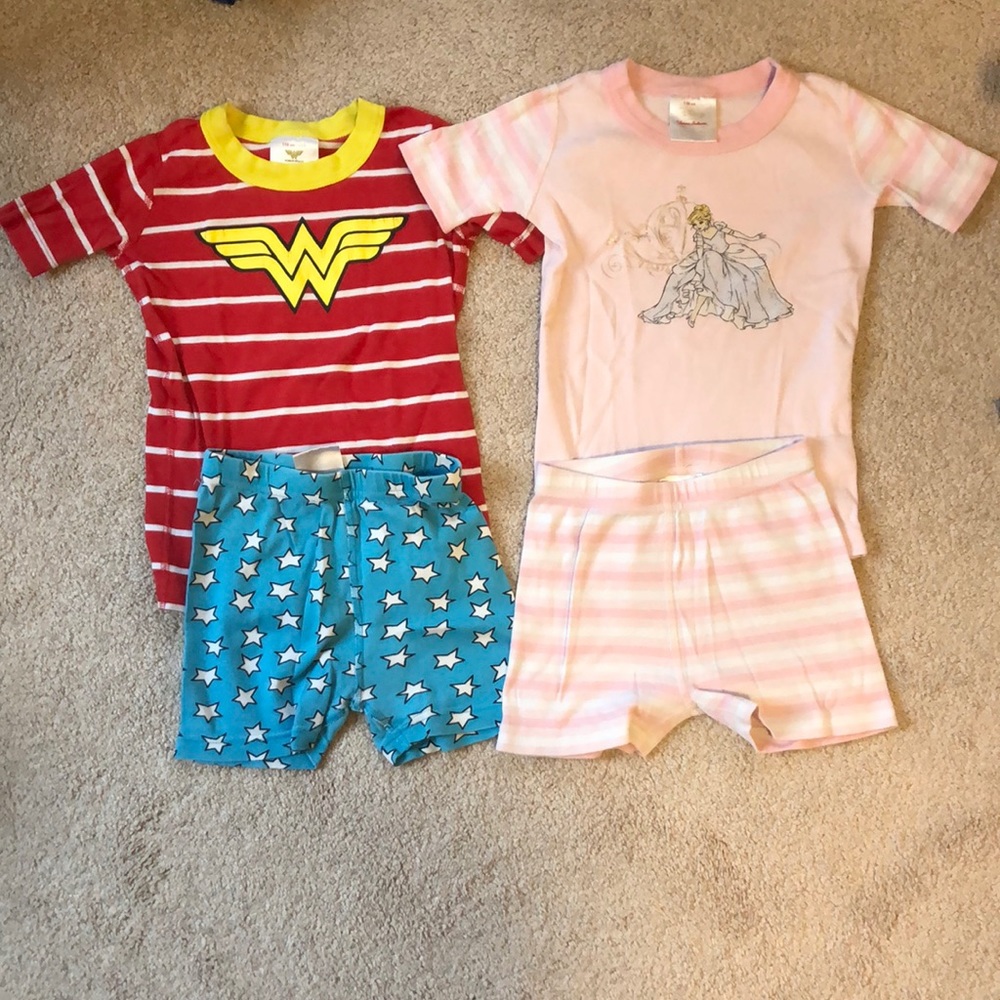 2 Pairs of size 5 Shorty Pajamas from Hanna Andersson